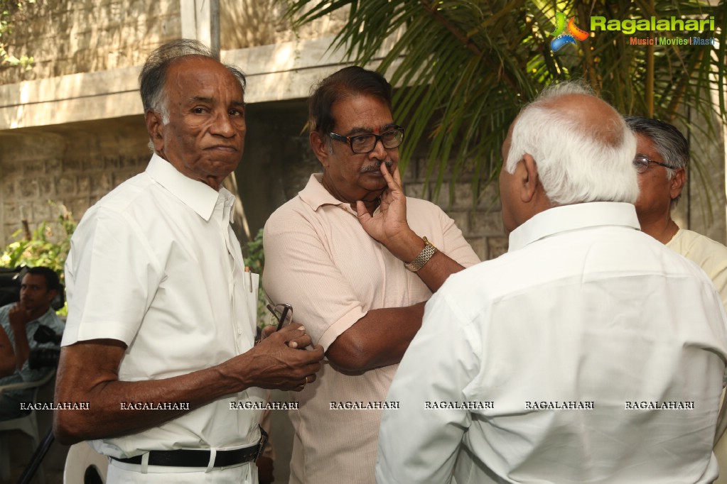 Tollywood Celebrities pay last respect to Mada Venkateswara Rao