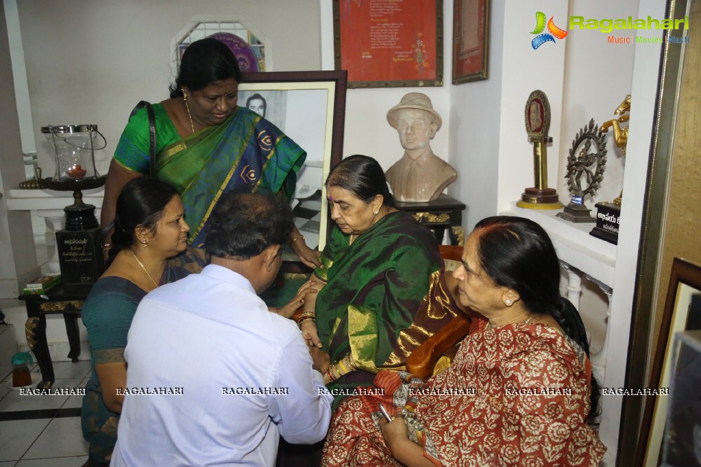 Tollywood Celebrities pay last respect to Mada Venkateswara Rao