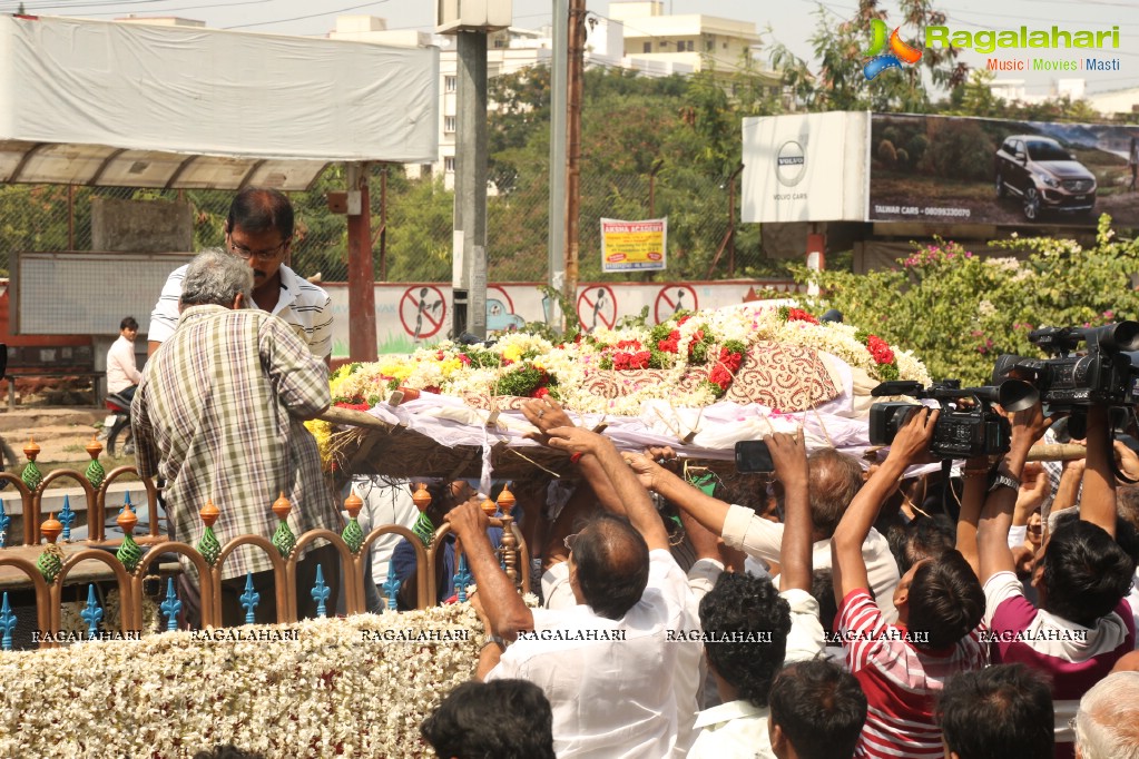 Tollywood Celebrities pay last respect to Mada Venkateswara Rao