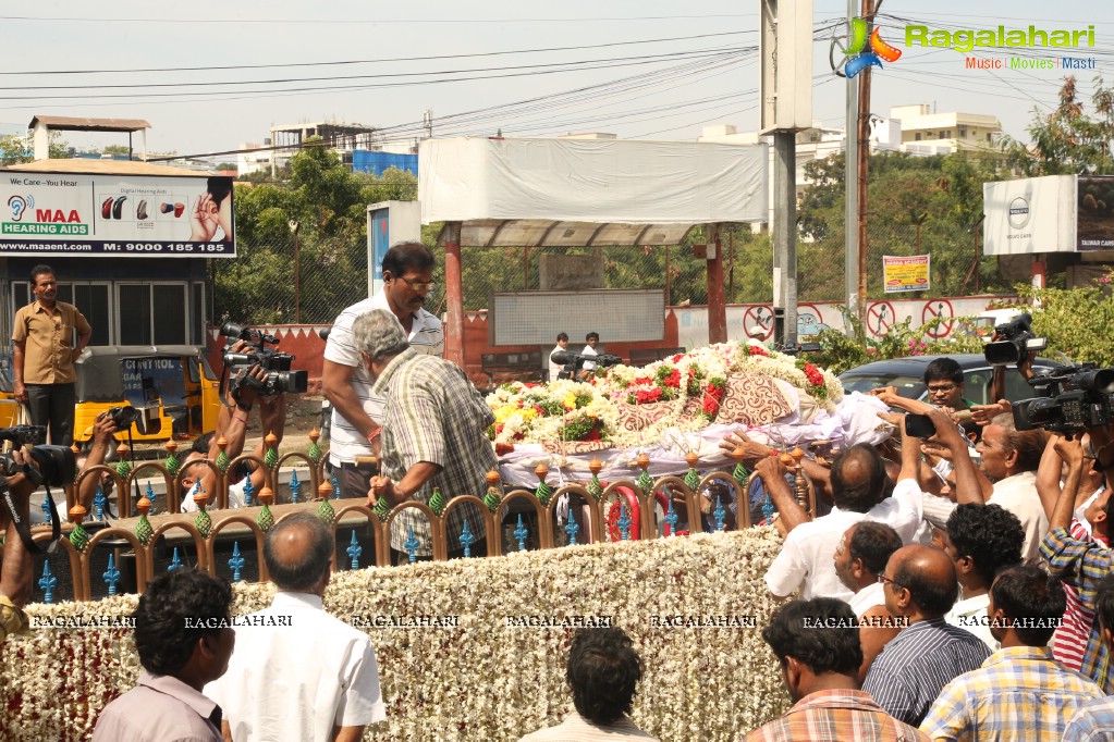 Tollywood Celebrities pay last respect to Mada Venkateswara Rao