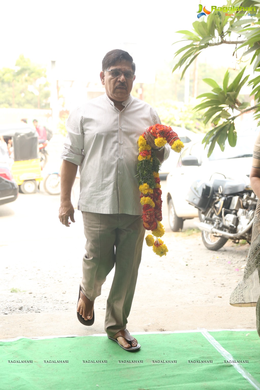 Tollywood Celebrities pay last respect to Mada Venkateswara Rao