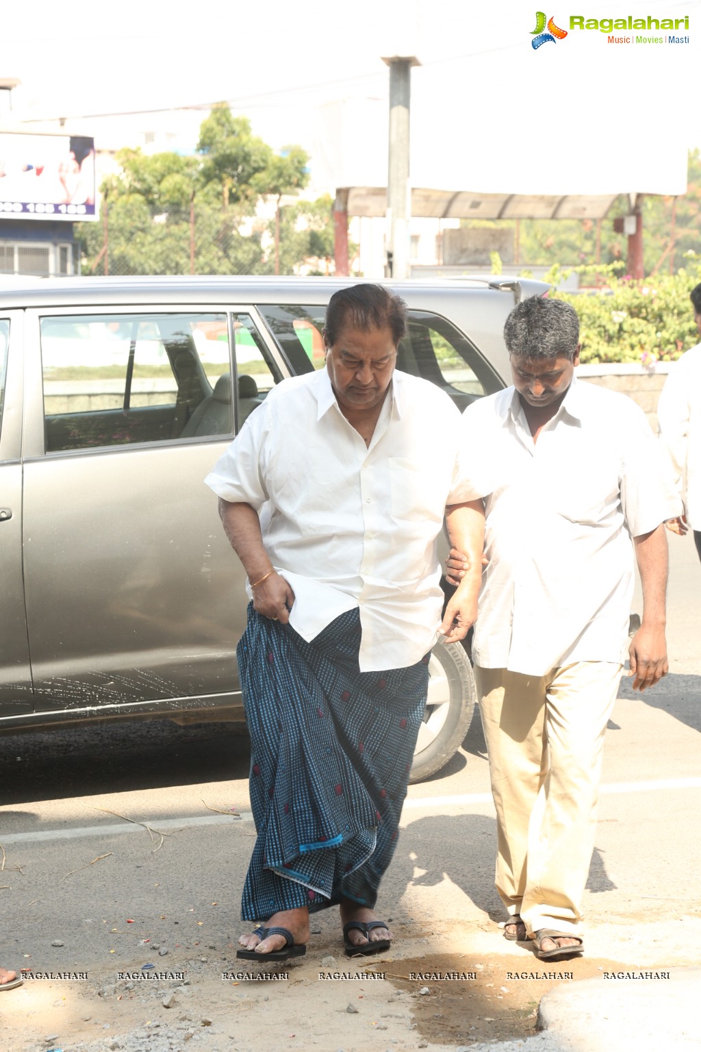 Tollywood Celebrities pay last respect to Mada Venkateswara Rao