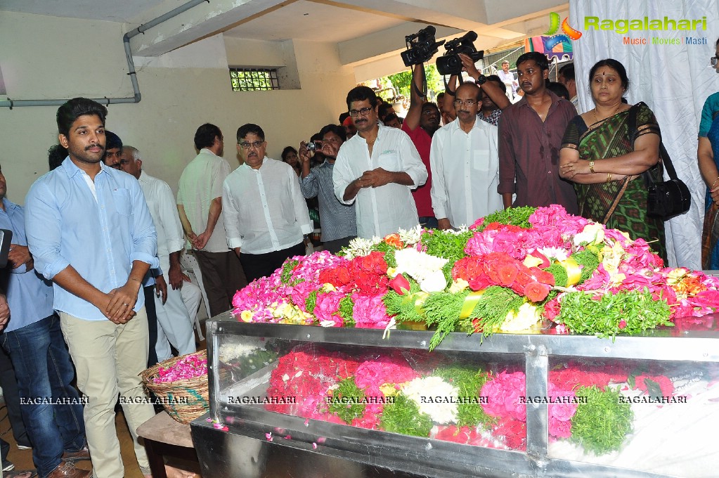 Tollywood pays tribute to Edida Nageswara Rao