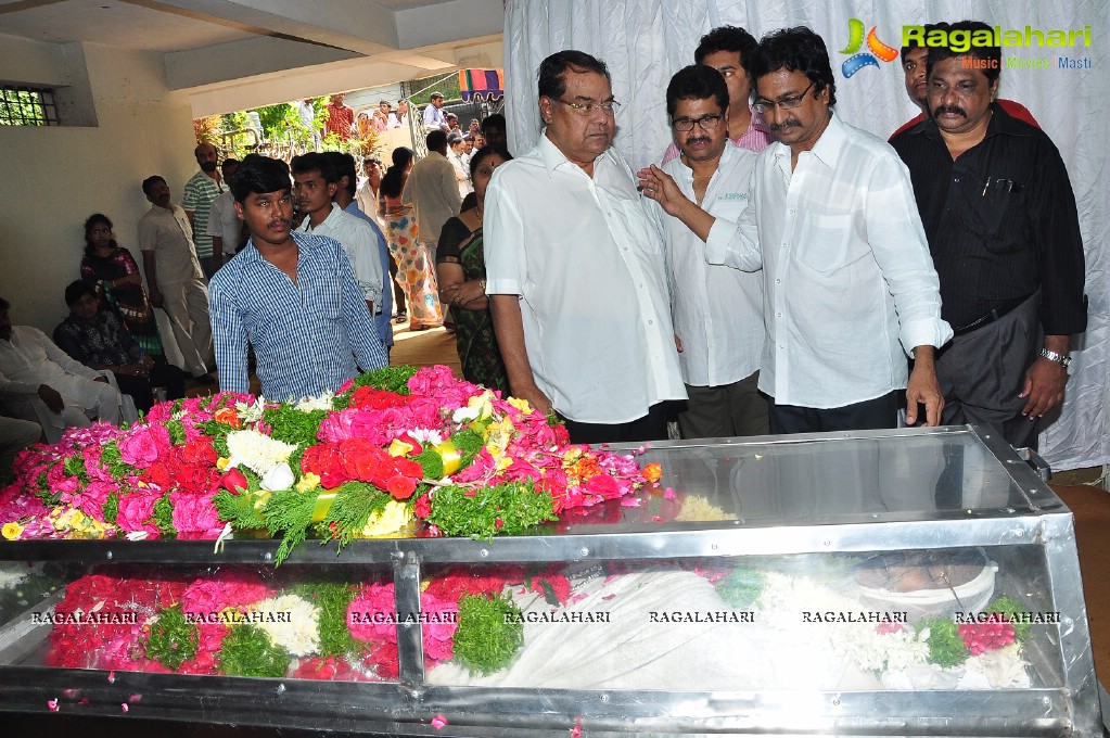 Tollywood pays tribute to Edida Nageswara Rao