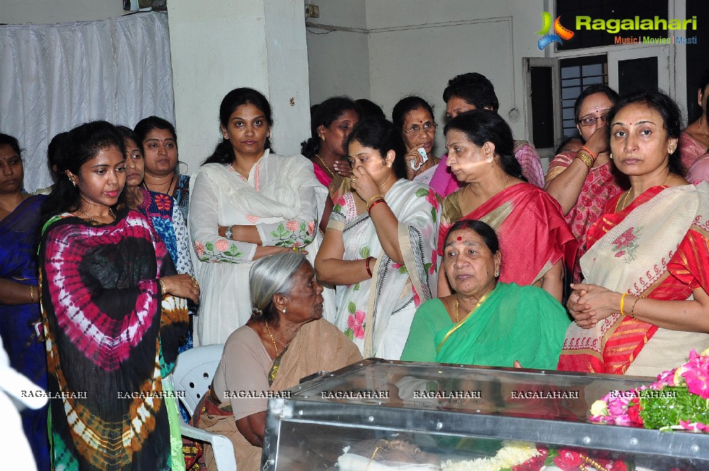 Tollywood pays tribute to Edida Nageswara Rao