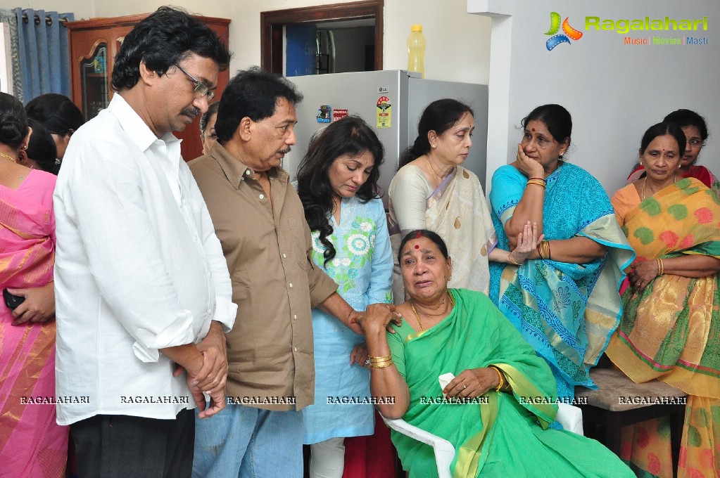 Tollywood pays tribute to Edida Nageswara Rao