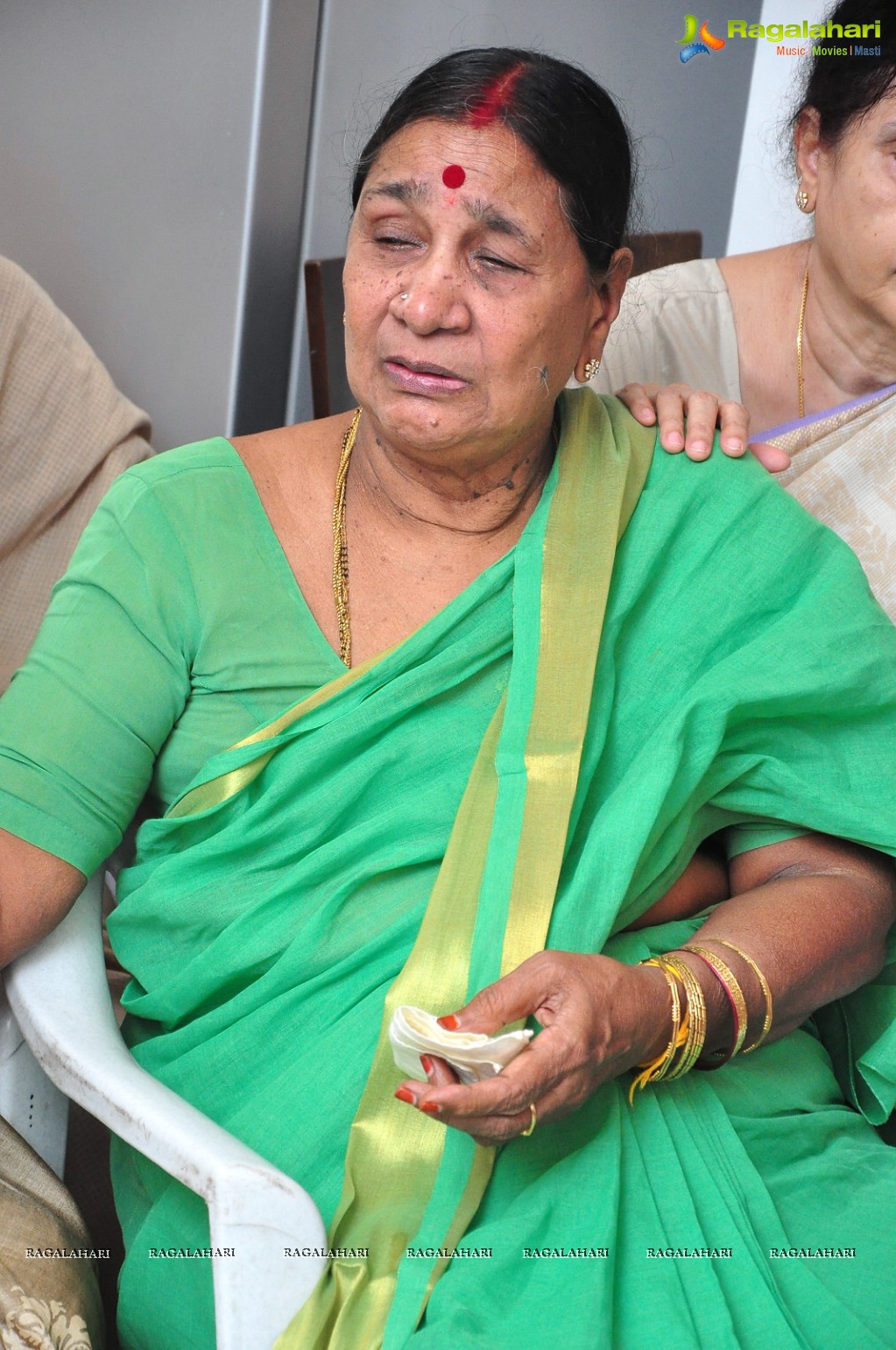 Tollywood pays tribute to Edida Nageswara Rao
