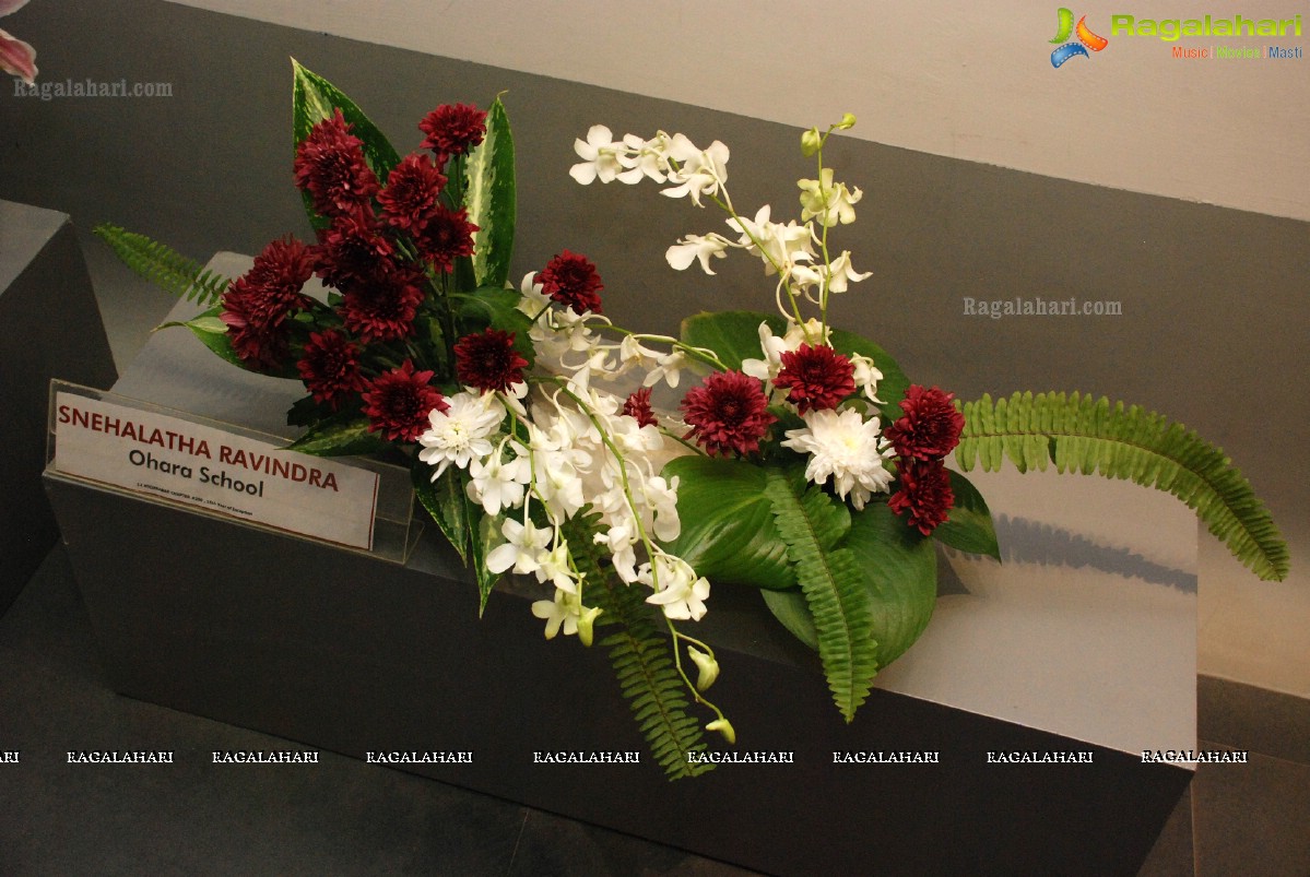 Floral Feast at Aalankritha Art Gallery by Prashanti Goel