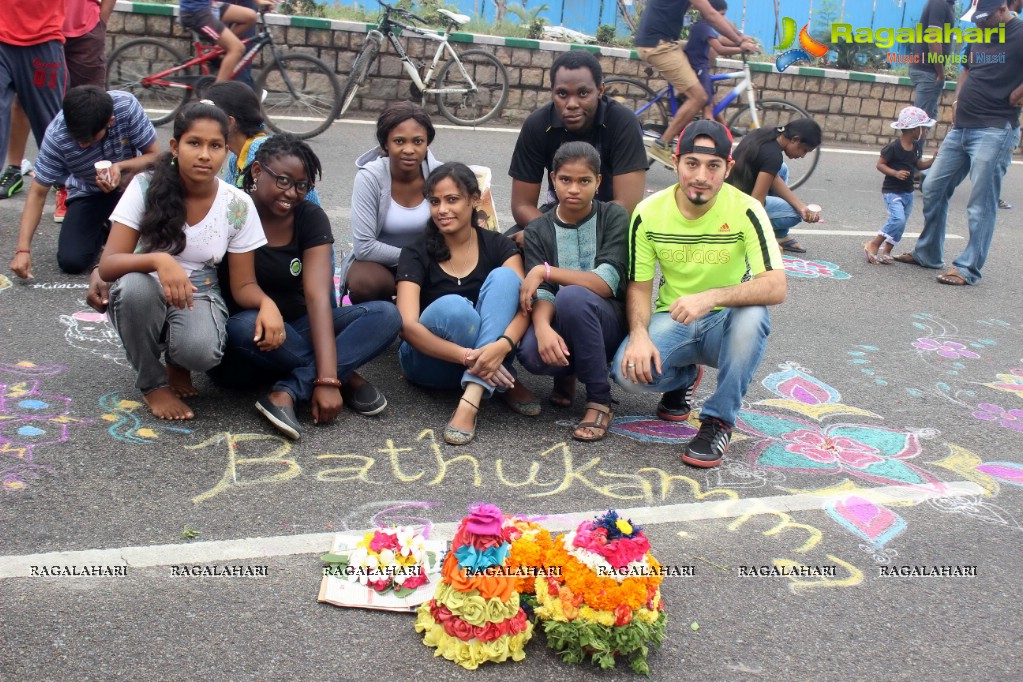 Bhatukamma Celebrations at Raahgiri Day, Hyderabad