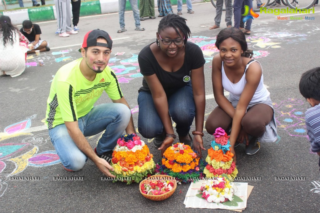 Bhatukamma Celebrations at Raahgiri Day, Hyderabad