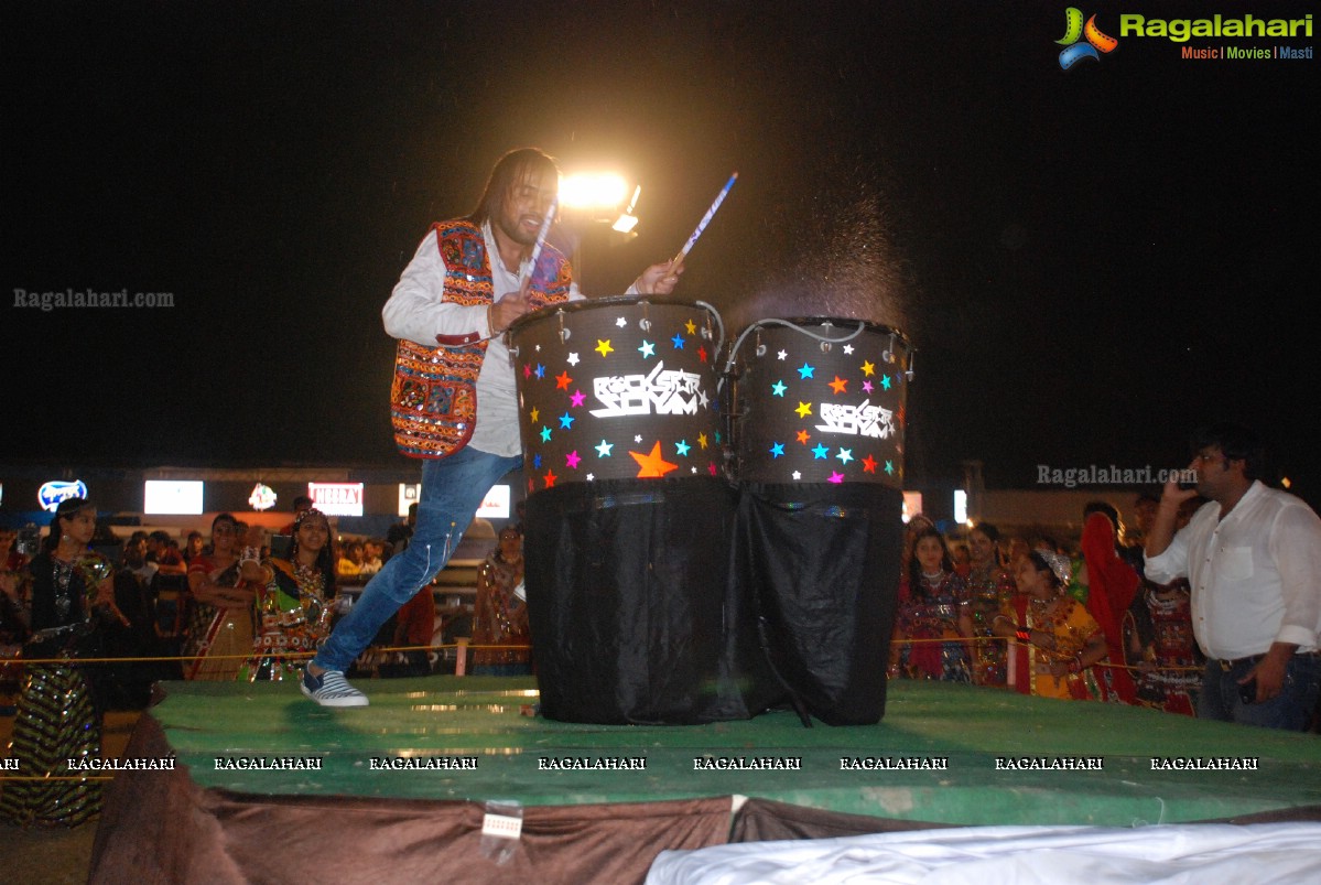 Coconut Event Dildar Dandiya 2015 (Day 5) at Shamshabad, Hyderabad