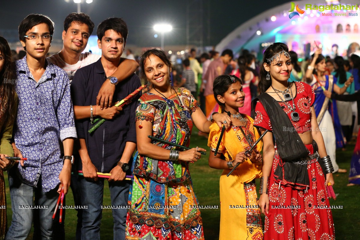 Coconut Event Dildar Dandiya 2015 (Day 5) at Shamshabad, Hyderabad