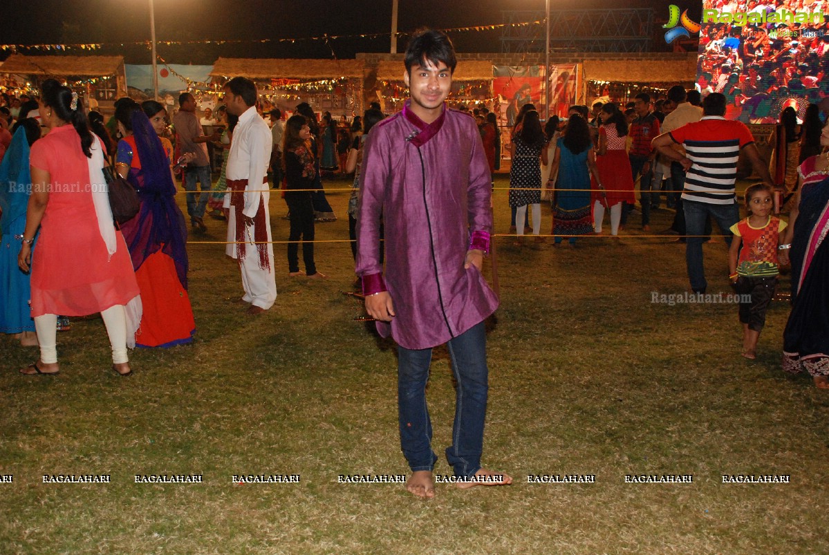 Coconut Event Dildar Dandiya 2015 (Day 4) at Shamshabad, Hyderabad