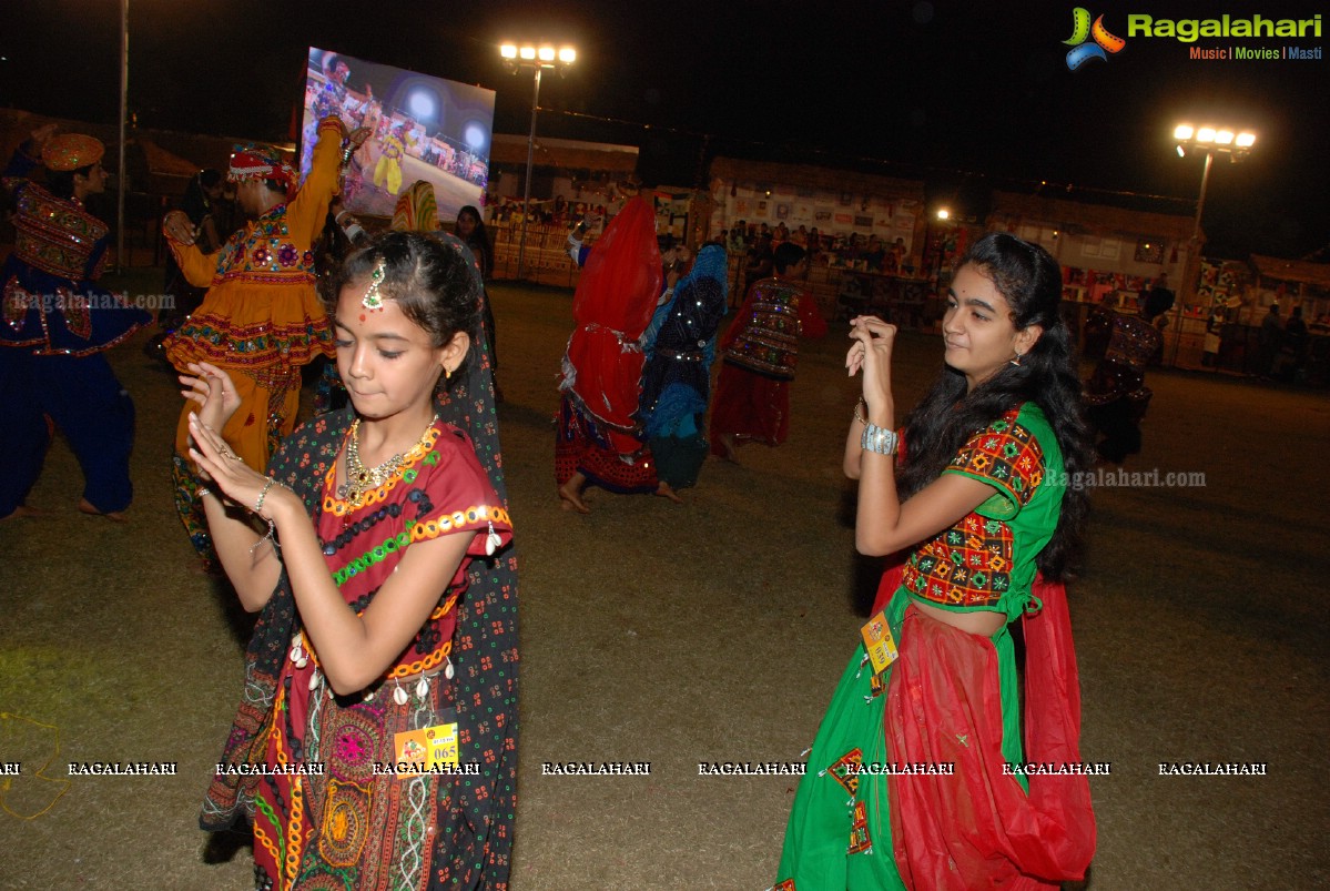 Coconut Event Dildar Dandiya 2015 (Day 4) at Shamshabad, Hyderabad