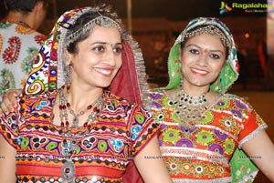 Dildar Dandiya 2015