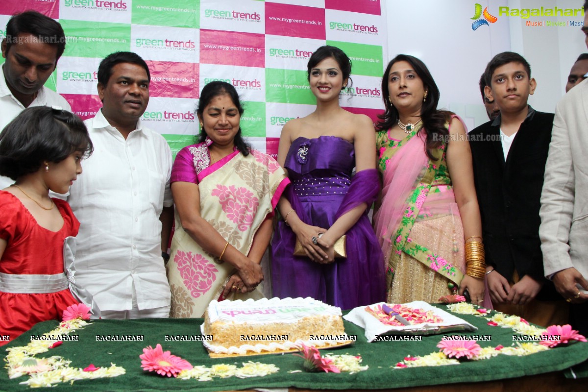 Ipsita Pati launches Green Trends Salon at Mehdipatnam, Hyderabad