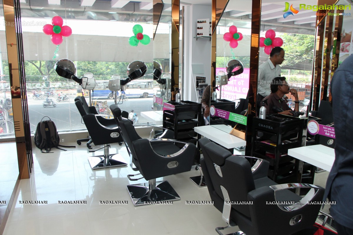 Ipsita Pati launches Green Trends Salon at Mehdipatnam, Hyderabad