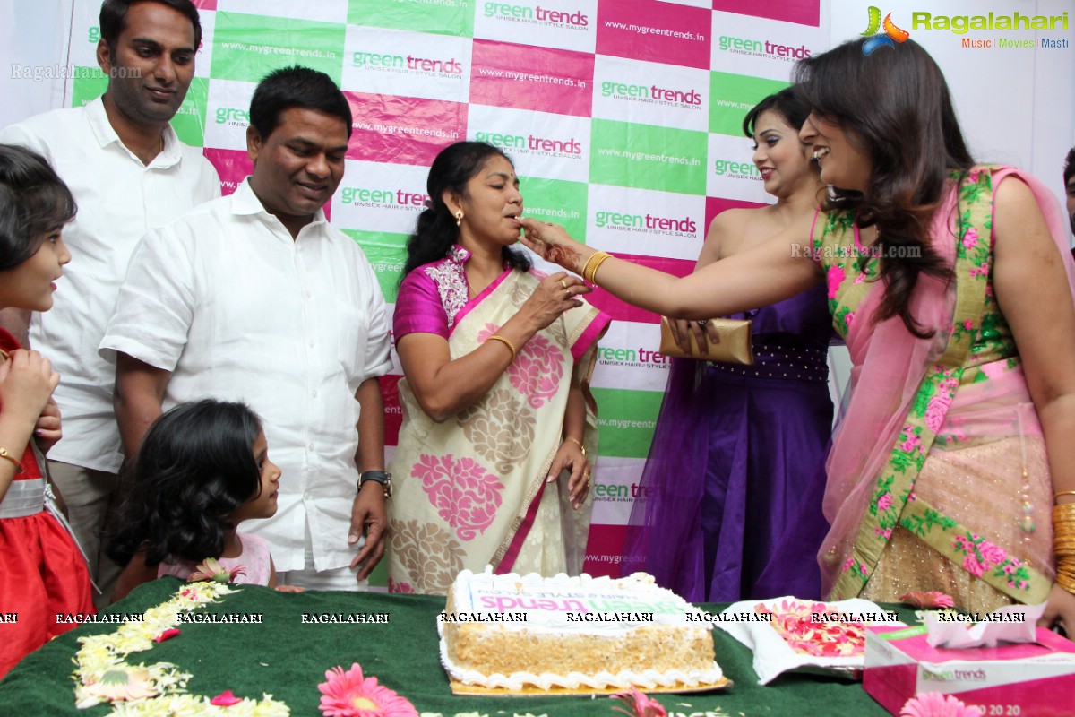 Ipsita Pati launches Green Trends Salon at Mehdipatnam, Hyderabad