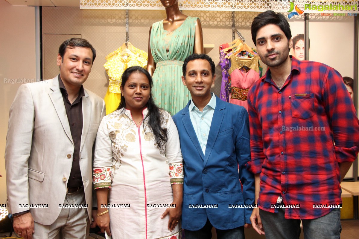 Neetu Chandra launches New Ethnic Wear Collection at Hyderabad Central 