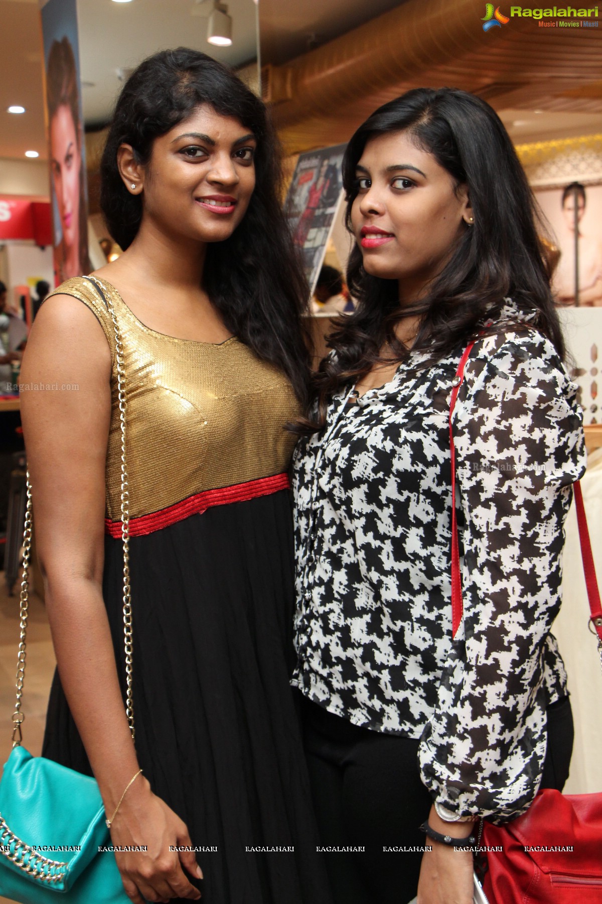 Neetu Chandra launches New Ethnic Wear Collection at Hyderabad Central 