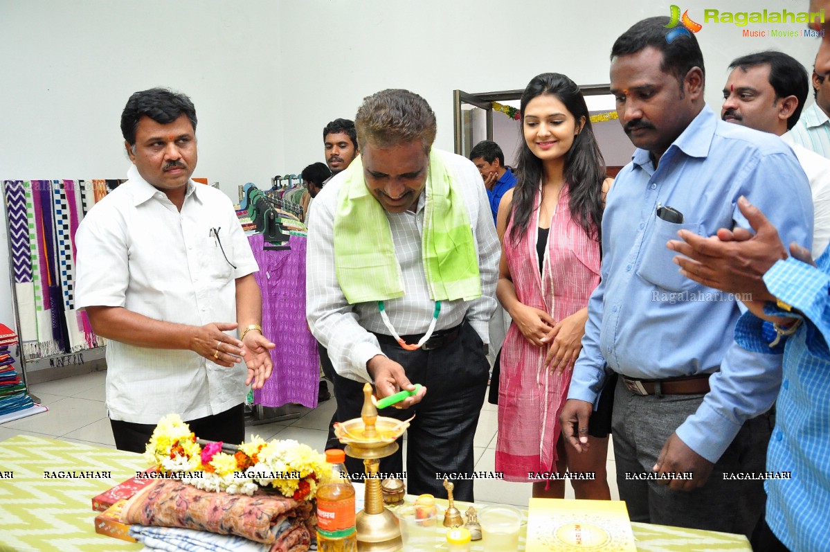 Neha Deshpande launches Pochampally IKAT Art Mela at State Art Gallery, Hyderabad