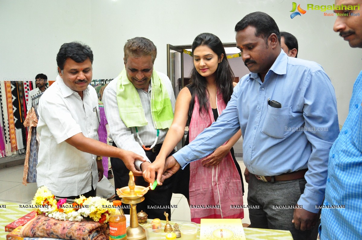 Neha Deshpande launches Pochampally IKAT Art Mela at State Art Gallery, Hyderabad