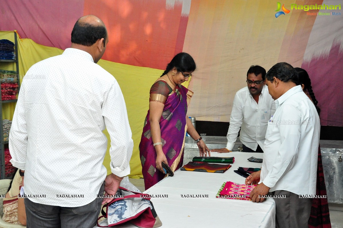 Neha Deshpande launches Pochampally IKAT Art Mela at State Art Gallery, Hyderabad