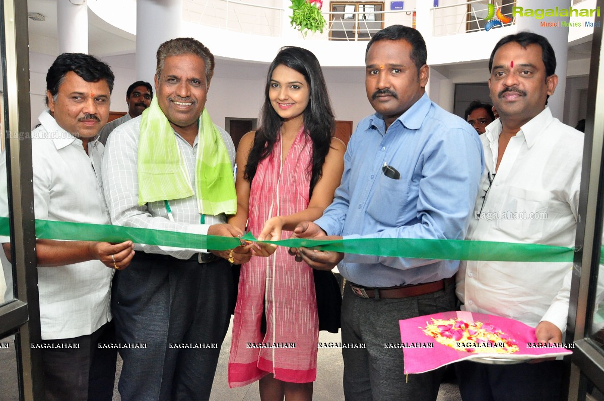 Neha Deshpande launches Pochampally IKAT Art Mela at State Art Gallery, Hyderabad