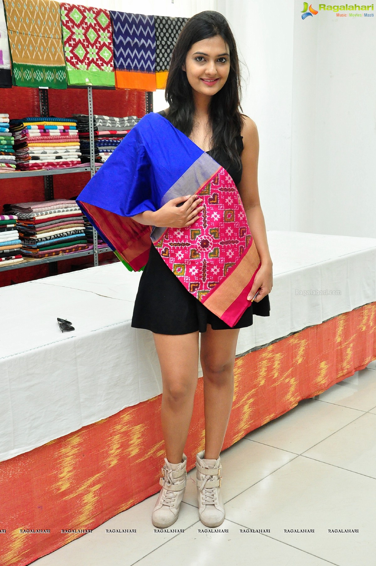 Neha Deshpande launches Pochampally IKAT Art Mela at State Art Gallery, Hyderabad