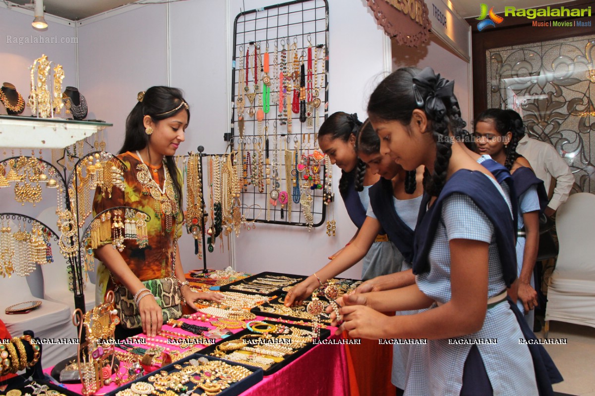 Inaugural function of Kamini Saraf Fashion Yatra at Taj Krishna, Hyderabad