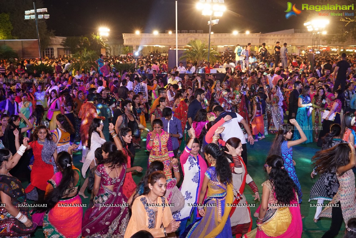 Legend Navratri Utsav 2015 (Day 4) at Imperial Gardens, Hyderabad