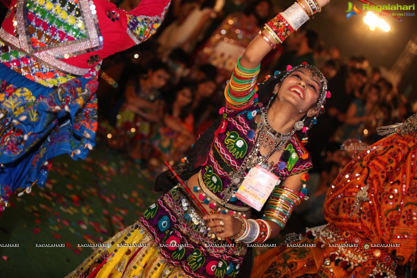 Legend Navratri Utsav 2015 at Imperial Gardens (Day 9)