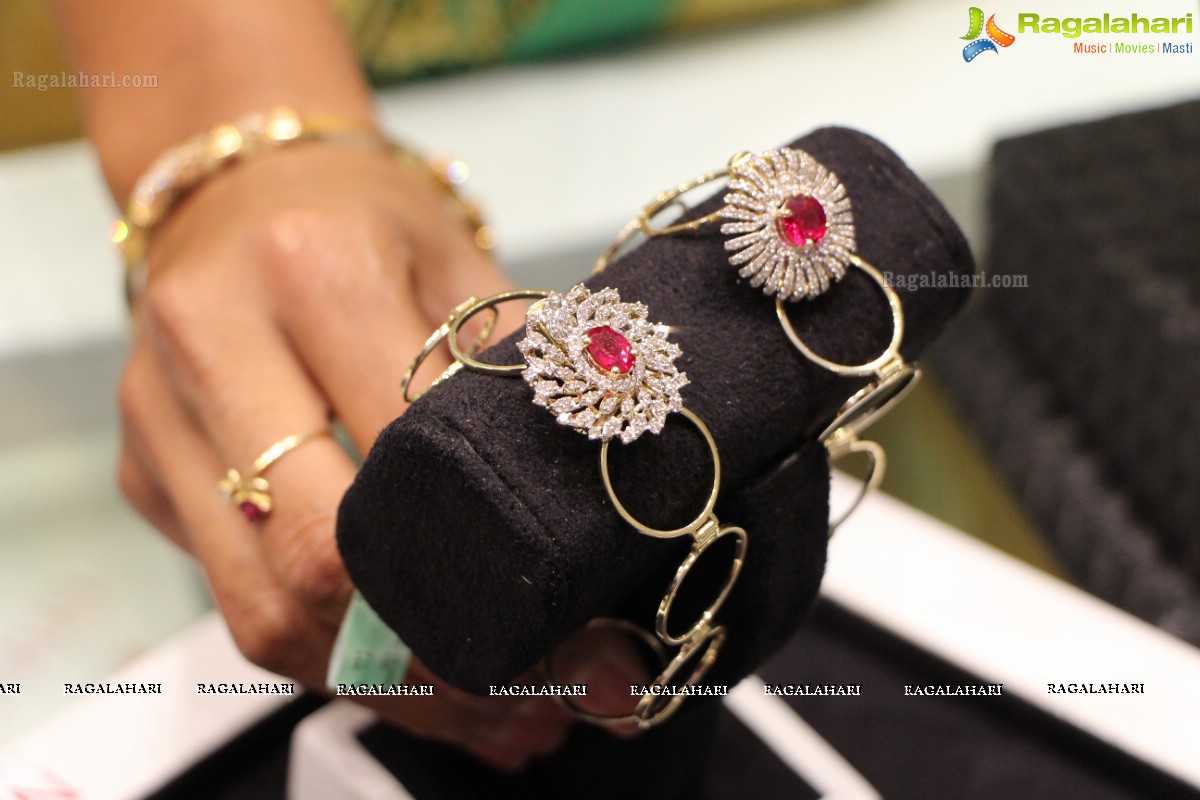 Pinky Reddy launches Nazraana™ Collections at PC Jewellers, Hyderabad