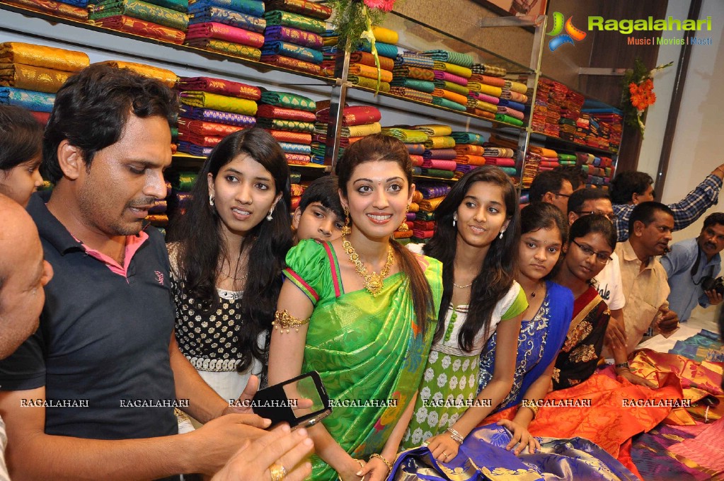 Pranitha Subhash inaugurates Saree Nikethan Showroom, Nalgonda