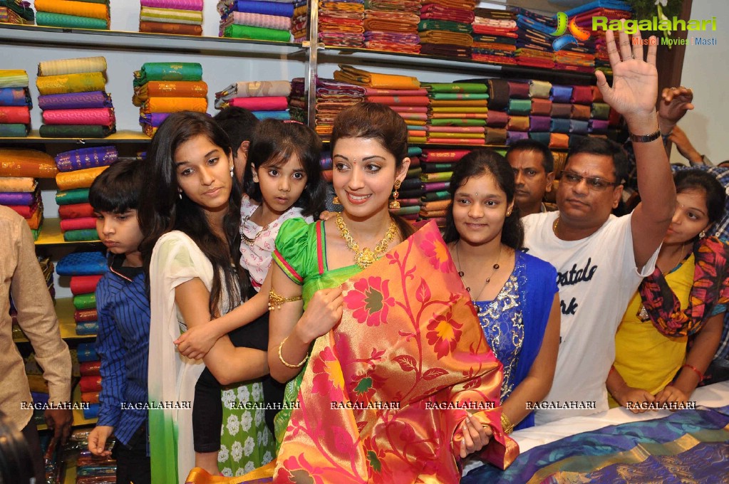 Pranitha Subhash inaugurates Saree Nikethan Showroom, Nalgonda