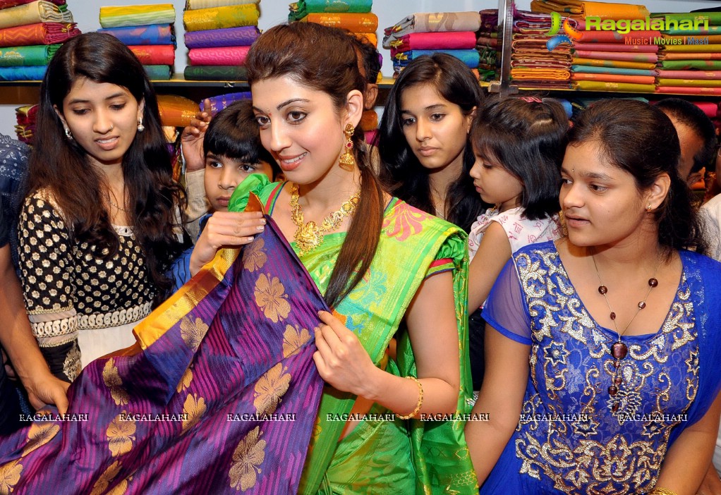 Pranitha Subhash inaugurates Saree Nikethan Showroom, Nalgonda