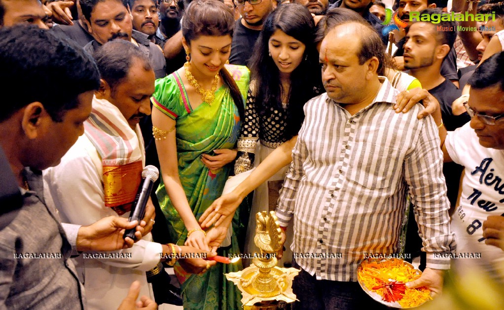 Pranitha Subhash inaugurates Saree Nikethan Showroom, Nalgonda