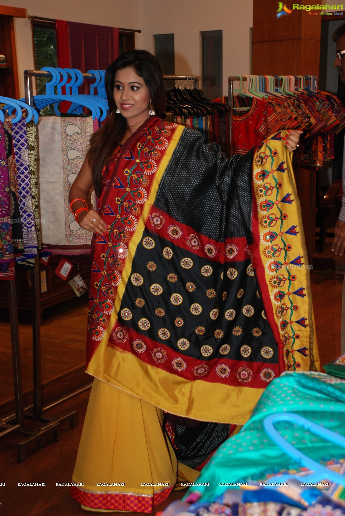 Manali Rathod launches Shrujan Kutchi Hand Embroidery Exhibition at Banjara Hills, Hyderabad