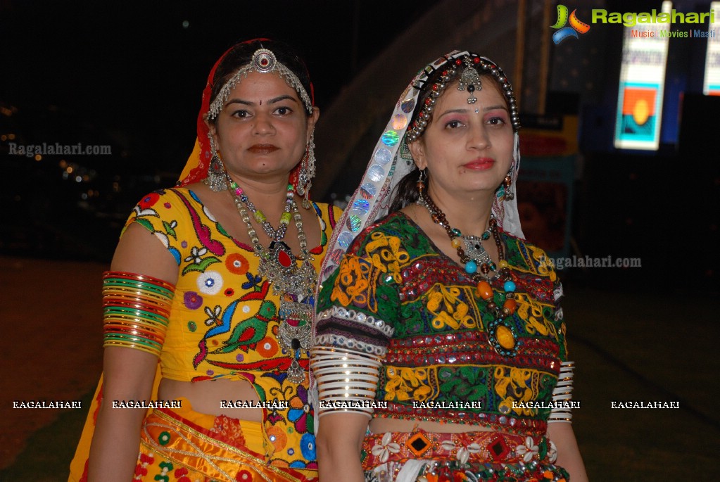 Minal Vakharia and Rajesh Shah presents Simpolo Navratri Utsav 2015 at KJR Gardens, Hyderabad