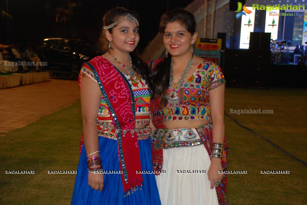 Minal Vakharia and Rajesh Shah presents Simpolo Navratri Utsav 2015 at KJR Gardens, Hyderabad