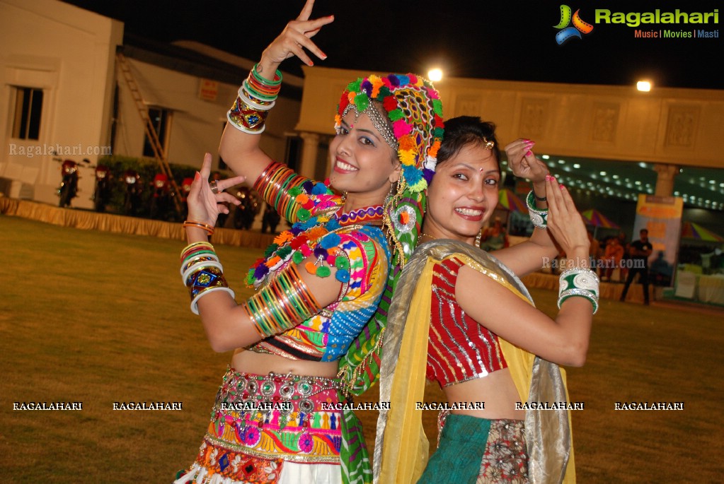 Minal Vakharia and Rajesh Shah presents Simpolo Navratri Utsav 2015 at KJR Gardens, Hyderabad