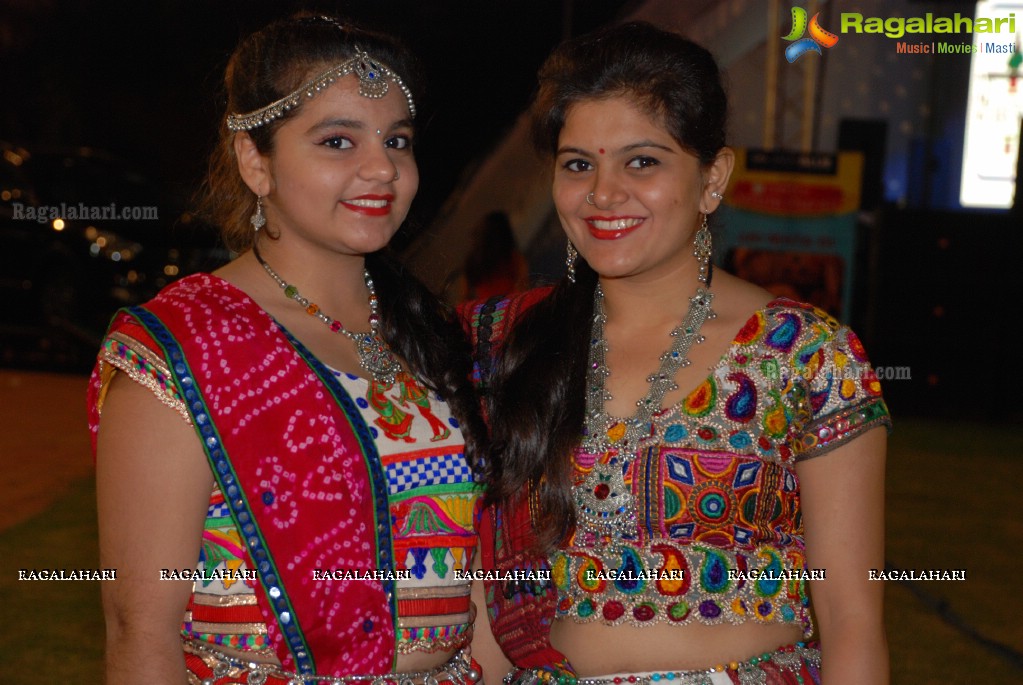 Minal Vakharia and Rajesh Shah presents Simpolo Navratri Utsav 2015 at KJR Gardens, Hyderabad