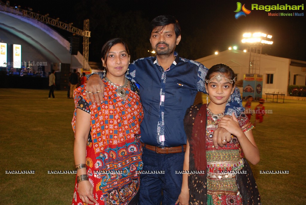 Minal Vakharia and Rajesh Shah presents Simpolo Navratri Utsav 2015 at KJR Gardens, Hyderabad