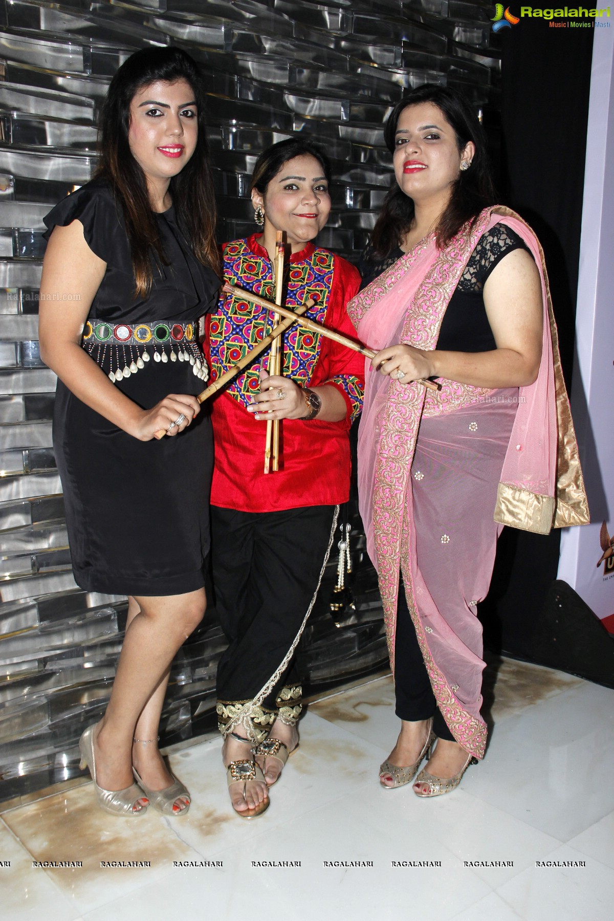 Stylish Divas Disco Dandiya 2015 at Karbon Hotel Park, Hyderabad