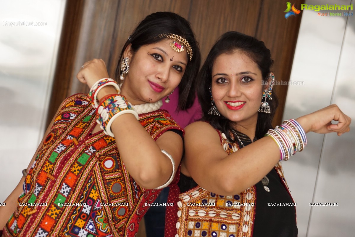 Stylish Divas Disco Dandiya 2015 at Karbon Hotel Park, Hyderabad