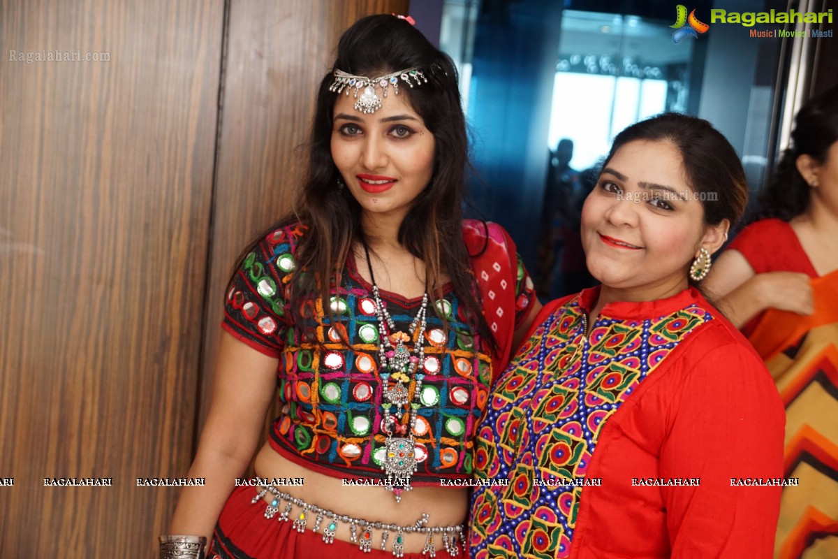 Stylish Divas Disco Dandiya 2015 at Karbon Hotel Park, Hyderabad