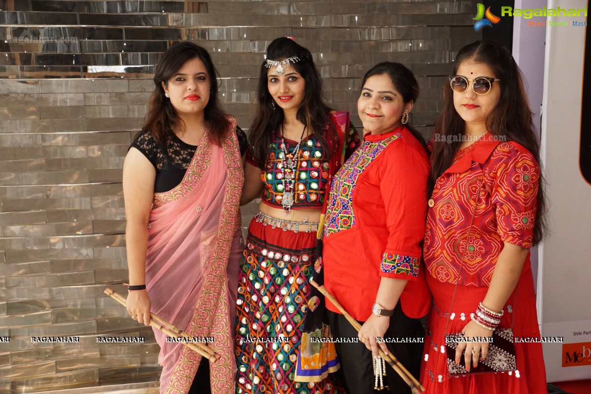 Stylish Divas Disco Dandiya 2015 at Karbon Hotel Park, Hyderabad