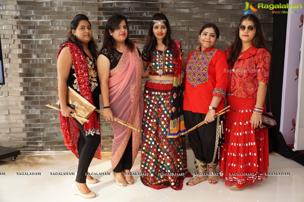 Stylish Divas Disco Dandiya 2015 at Karbon Hotel Park, Hyderabad