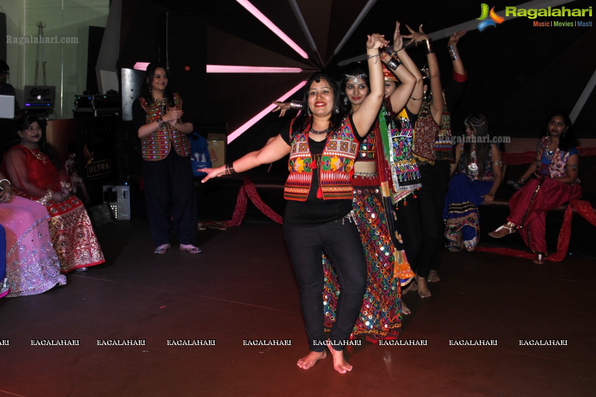 Stylish Divas Disco Dandiya 2015 at Karbon Hotel Park, Hyderabad