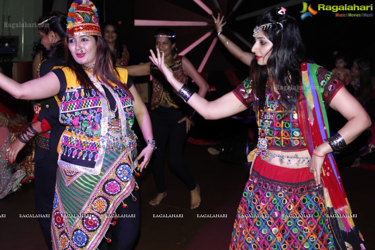 Stylish Divas Disco Dandiya 2015 at Karbon Hotel Park, Hyderabad